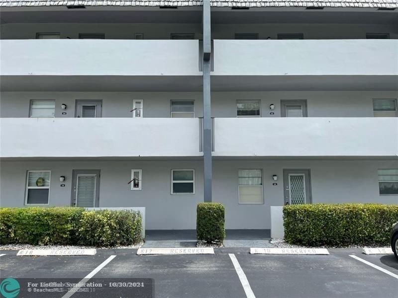 Nice furnished 1 bedroom and 1 1/2 bath with golf view. All tile - Beach Condo for sale in Margate, Florida on Beachhouse.com