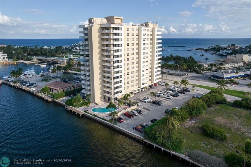 PRISTINE 2 Bedroom / 2 Bath Condo with STUNNING INTRACOASTAL - Beach Condo for sale in Pompano Beach, Florida on Beachhouse.com