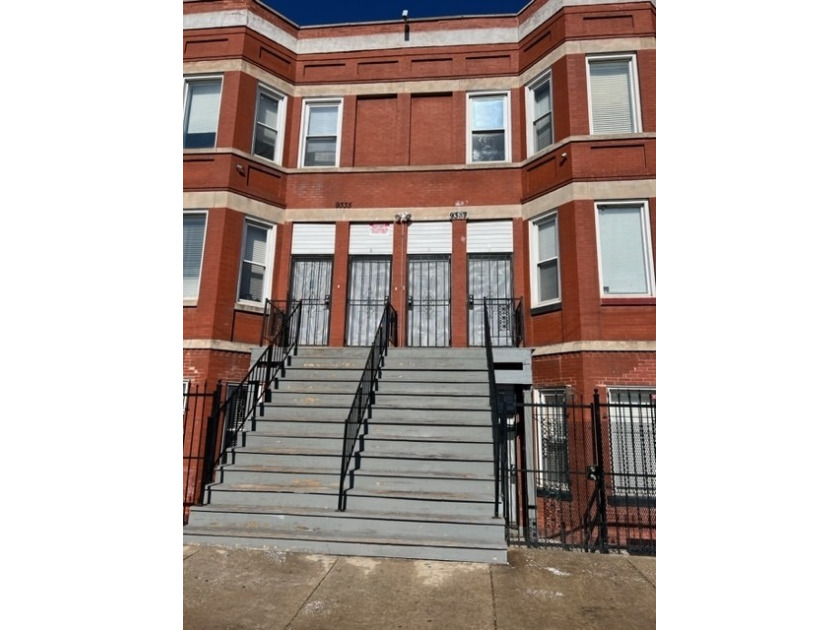 Three story vintage brick building consisting of six 3bd/1ba - Beach Commercial for sale in Chicago, Illinois on Beachhouse.com