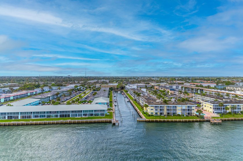 A BOATER'S DREAM for only $2/foot for a boat slip! Intracoastal - Beach Home for sale in North Palm Beach, Florida on Beachhouse.com