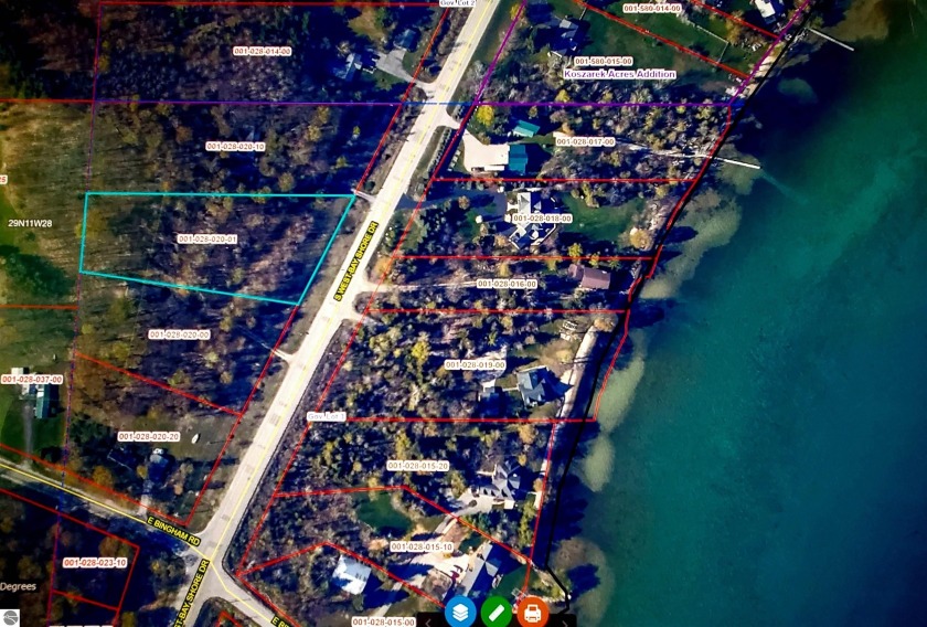 Tell yourself that 2.26 acres on M22 in Leelanau County is ok - Beach Acreage for sale in Traverse City, Michigan on Beachhouse.com