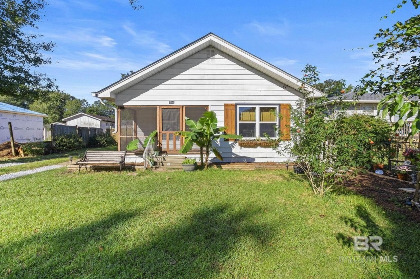 Welcome to this delightfully charming cottage in the heart of - Beach Home for sale in Foley, Alabama on Beachhouse.com