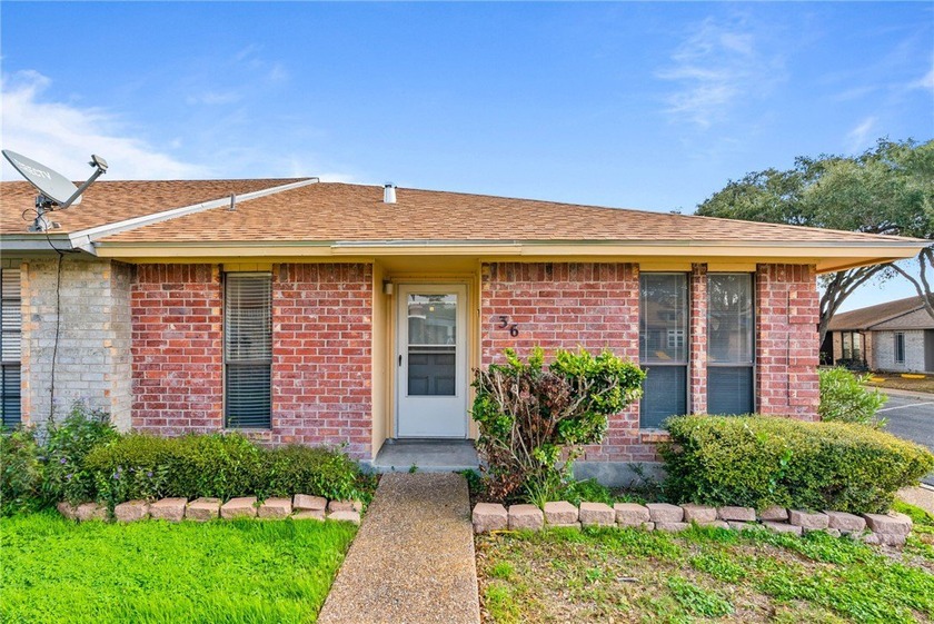 Welcome to this stylish, recently updated townhouse located in - Beach Townhome/Townhouse for sale in Corpus Christi, Texas on Beachhouse.com