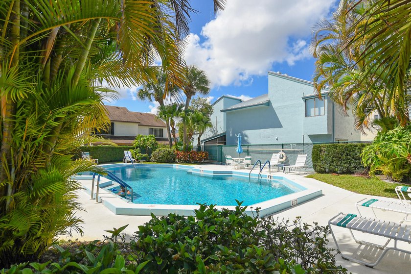 Tastefully updated 2BR/2BA condo in the desirable Poppelton - Beach Condo for sale in Stuart, Florida on Beachhouse.com