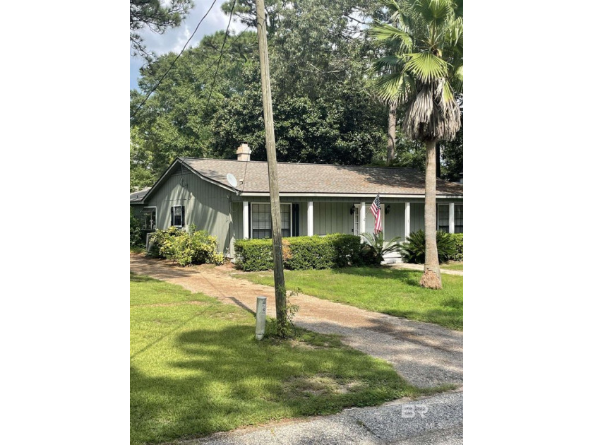 This 3 BR, 2BA Cul-De-Sac cottage has one of the nicest private - Beach Home for sale in Daphne, Alabama on Beachhouse.com