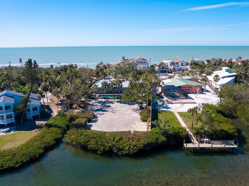 Elegantly renovated bayfront retreat on Casey Key and tastefully - Beach Home for sale in Osprey, Florida on Beachhouse.com