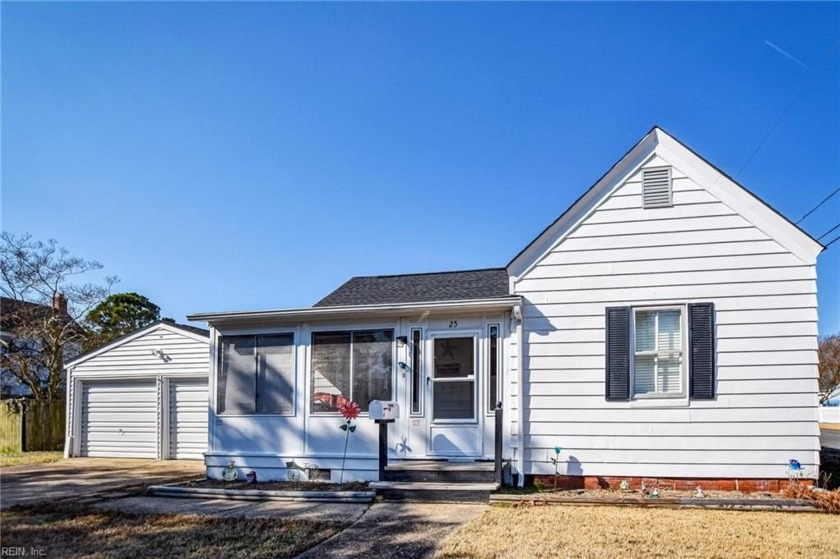 This cozy cottage was recently renovated so all you have to do - Beach Home for sale in Hampton, Virginia on Beachhouse.com