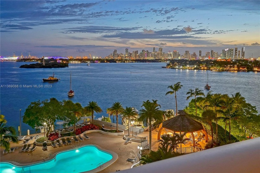 Gorgeous unit with panoramic bay and Miami skyline views, facing - Beach Condo for sale in Miami Beach, Florida on Beachhouse.com