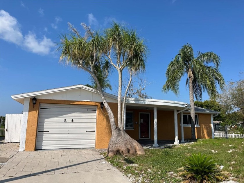 **** HIGHEST & BEST Due Tuesday 10/29 - SELLER to reply by - Beach Home for sale in Holiday, Florida on Beachhouse.com