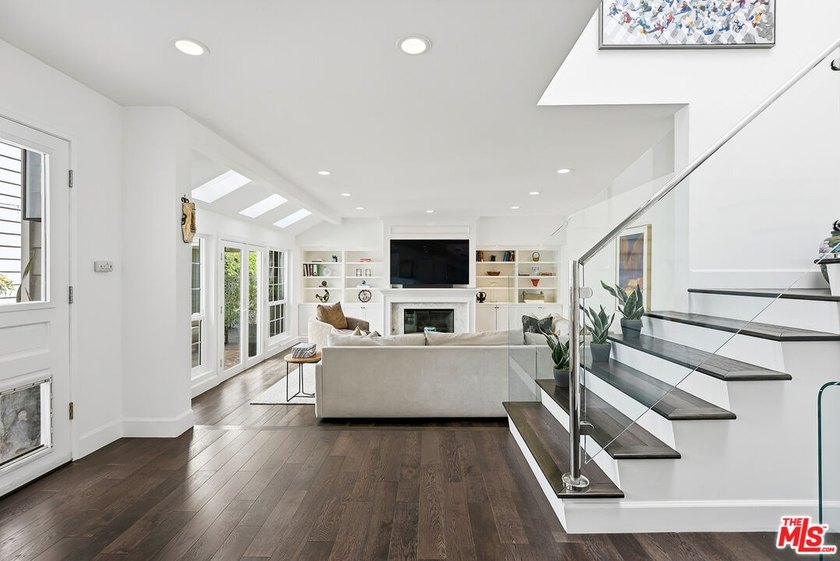 Extensively renovated three-bedroom, two-and-a-half-bathroom - Beach Condo for sale in Marina Del Rey, California on Beachhouse.com