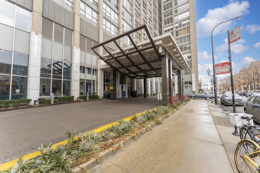 Located in Park Place Towers, unit 1608 features an updated open - Beach Condo for sale in Chicago, Illinois on Beachhouse.com