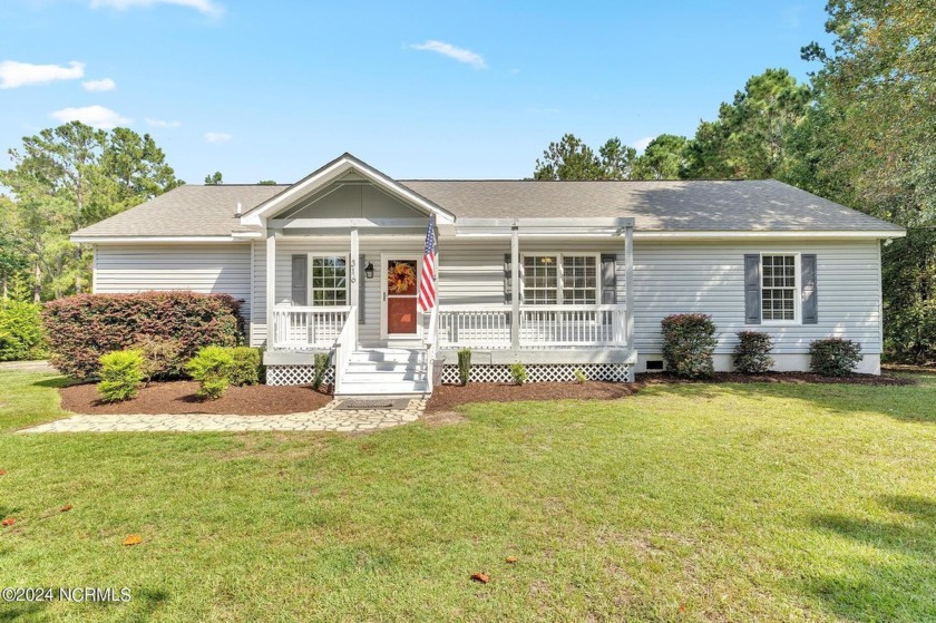 Welcome to your new home in the charming Hideaway Shores - Beach Home for sale in Hampstead, North Carolina on Beachhouse.com