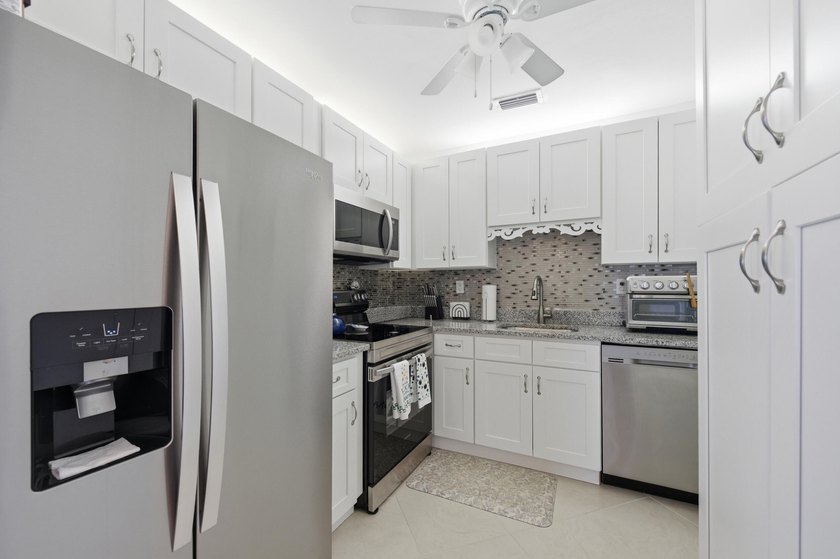 Welcome home to this super clean, bright, and immaculate move-in - Beach Condo for sale in Delray Beach, Florida on Beachhouse.com