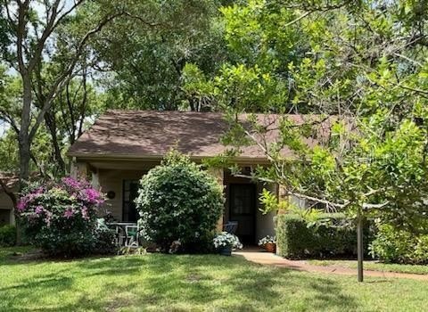 Welcome to this bright and recently renovated corner villa in - Beach Home for sale in Spring Hill, Florida on Beachhouse.com