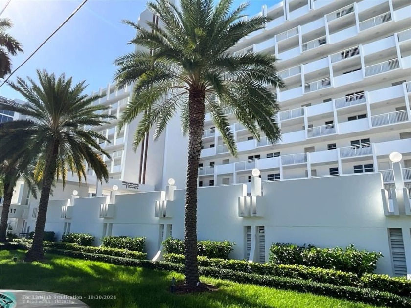 What a wonderful place to live and feel secure. All updated - Beach Condo for sale in Fort Lauderdale, Florida on Beachhouse.com