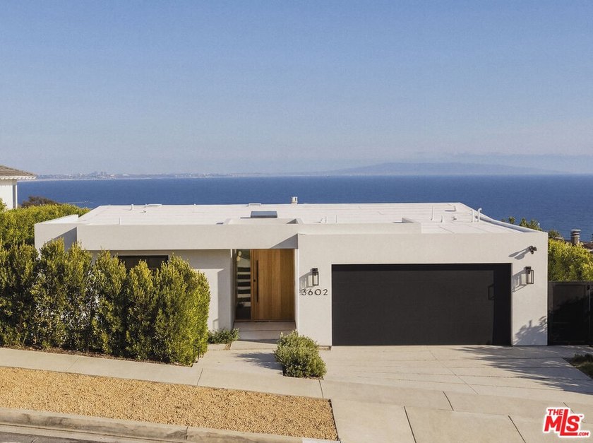 Wake up to unobstructed panoramic views of the Queen's Necklace - Beach Home for sale in Malibu, California on Beachhouse.com