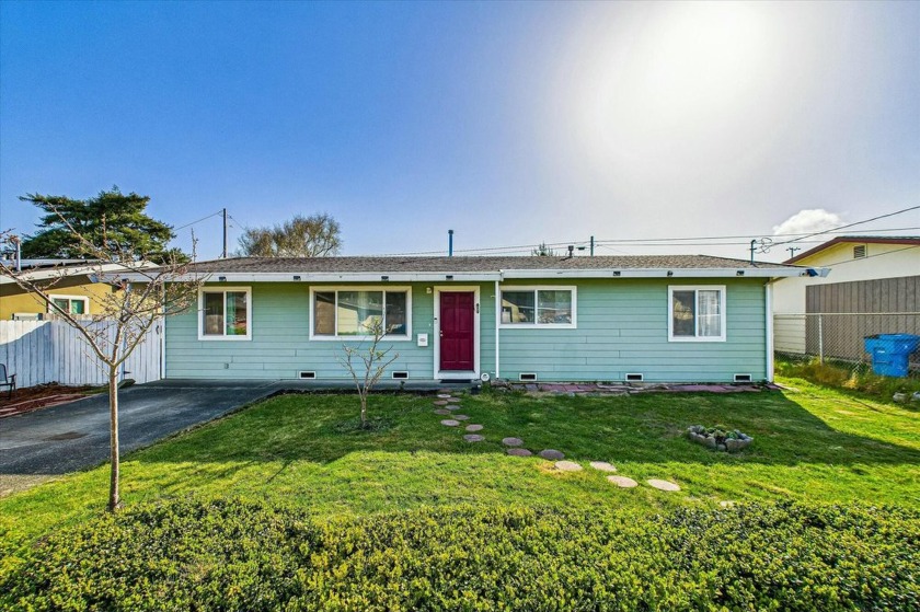Welcome to this charming and move-in ready 3-bedroom, 1-bath - Beach Home for sale in Eureka, California on Beachhouse.com