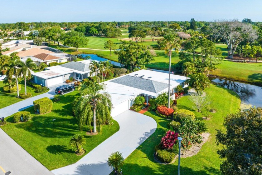 Welcome to your dream home nestled on the prestigious East Golf - Beach Home for sale in Palm Beach Gardens, Florida on Beachhouse.com
