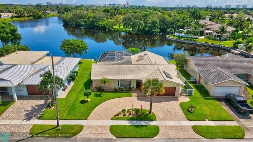 Discover your lakefront paradise in Boca Square, where luxury - Beach Home for sale in Boca Raton, Florida on Beachhouse.com