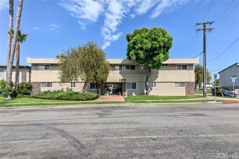 18 unit residential apartment building in prime Walteria/South - Beach Home for sale in Torrance, California on Beachhouse.com