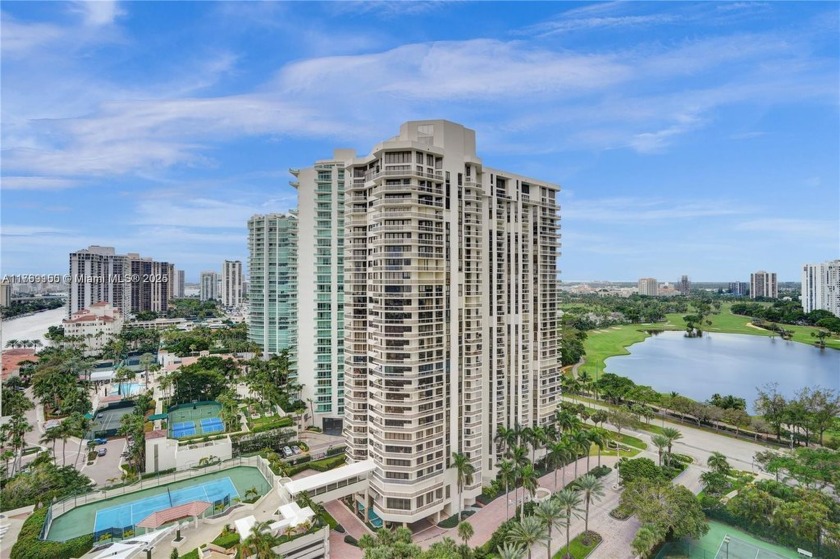 MILLION DOLLAR VIEWS OF THE OCEAN, INTRACOASTAL, AND GOLF COURSE - Beach Condo for sale in Aventura, Florida on Beachhouse.com