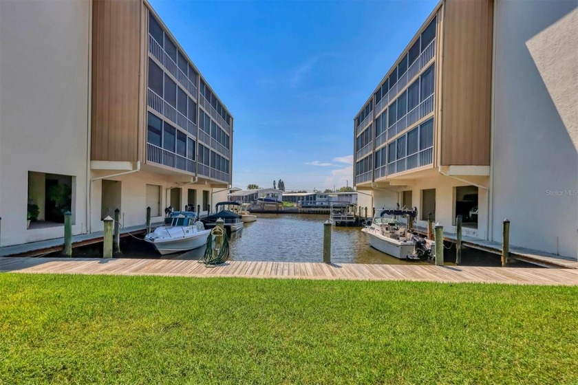 Turnkey Furnished unit -- This 2-bedroom, 2 Bathroom Condo shows - Beach Condo for sale in Bradenton, Florida on Beachhouse.com