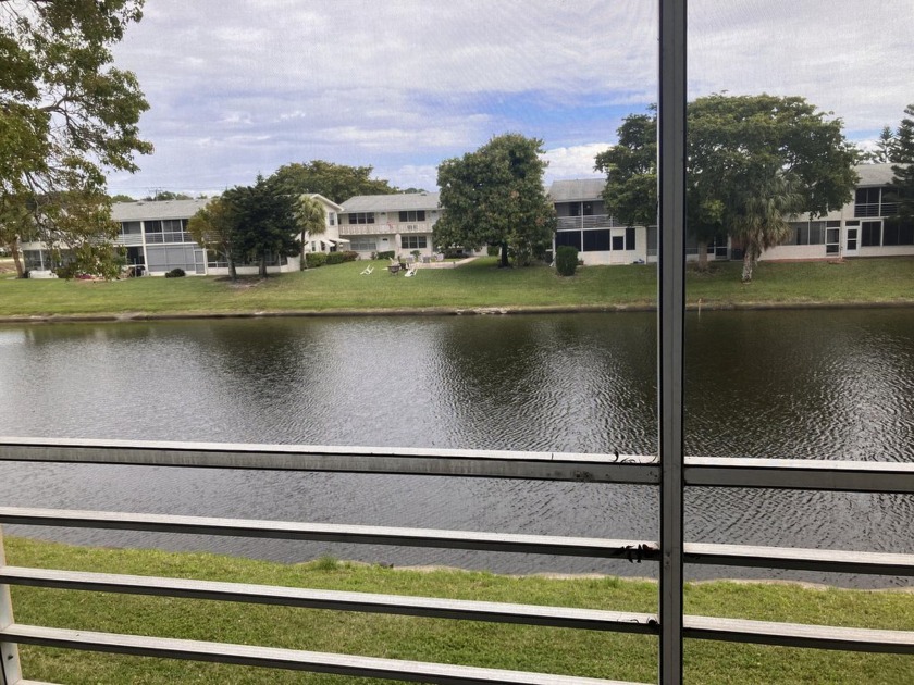 Great 1 BR, 1.5 Bath on the water and walkable to the Fitness - Beach Condo for sale in West Palm Beach, Florida on Beachhouse.com