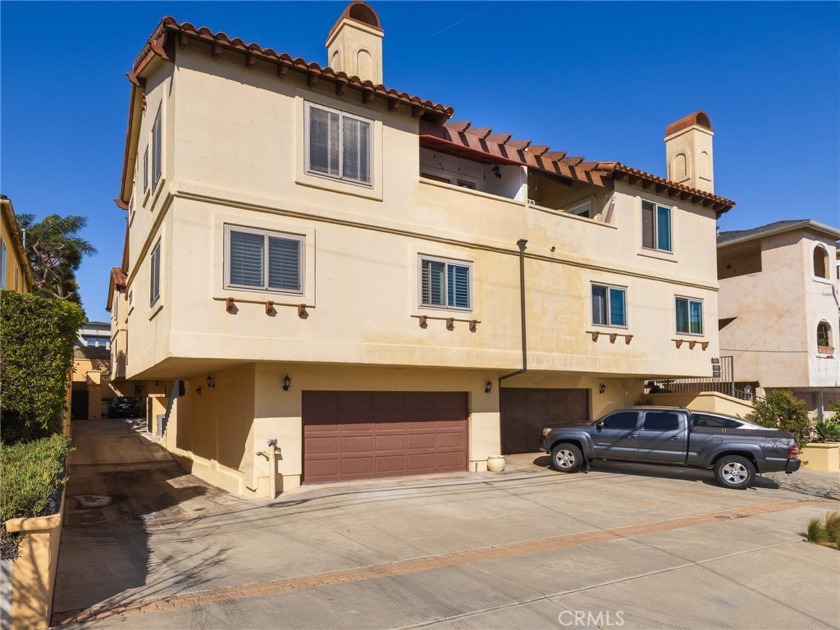 This Spanish-style charmer is a front corner unit with only one - Beach Townhome/Townhouse for sale in El Segundo, California on Beachhouse.com