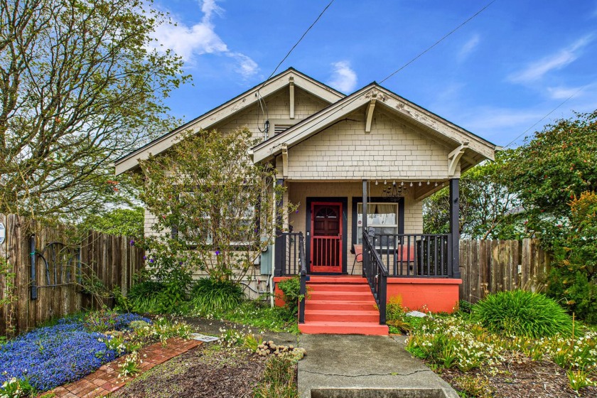 Desirable location near Henderson Center, considered a safe and - Beach Home for sale in Eureka, California on Beachhouse.com