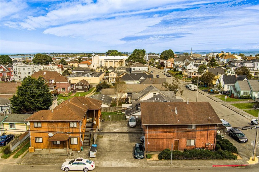 MULTI-UNIT INVESTMENT OPPORTUNITY IN CENTRAL EUREKA! This 7-unit - Beach Home for sale in Eureka, California on Beachhouse.com