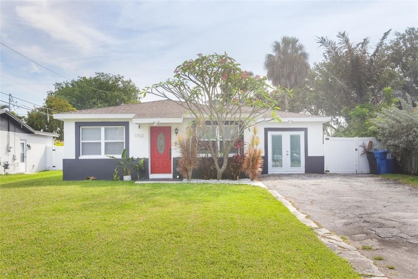 BEAUTIFUL 3/2 HOME IN DESIRABLE SHORE ACRES! Location, charm and - Beach Home for sale in St. Petersburg, Florida on Beachhouse.com