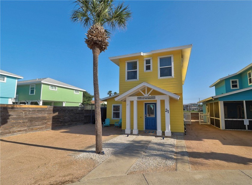 Attractive four bedrooms, 3.5 baths, free standing condo located - Beach Condo for sale in Port Aransas, Texas on Beachhouse.com