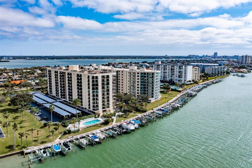 WOW !   Are you looking or a fabulous luxurious 2 bedroom 2.5 - Beach Condo for sale in Clearwater, Florida on Beachhouse.com