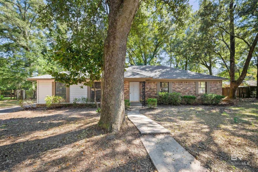 Beautifully updated 3-bedroom, 2-bathroom home with modern - Beach Home for sale in Mobile, Alabama on Beachhouse.com