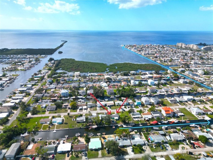 BOATERS PARADISE!  NEW DOCK & SEAWALL 2023, 7500 LB BOAT LIFT to - Beach Home for sale in Hudson, Florida on Beachhouse.com