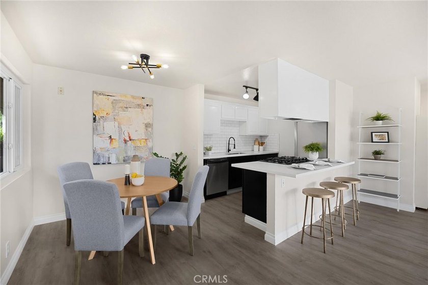 Welcome to 1200 Ohio Ave., Unit 4 -- a bright and inviting condo - Beach Condo for sale in Long Beach, California on Beachhouse.com