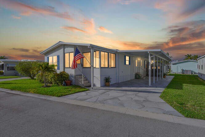 Discover the charming coastal living of Jupiter River Park, you - Beach Home for sale in Jupiter, Florida on Beachhouse.com