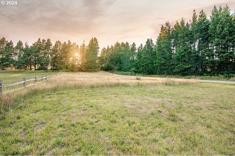 LONG BEACH -- 1/2 Acre Level Lot -- West Side of Highway -- NEAR - Beach Lot for sale in Long Beach, Washington on Beachhouse.com