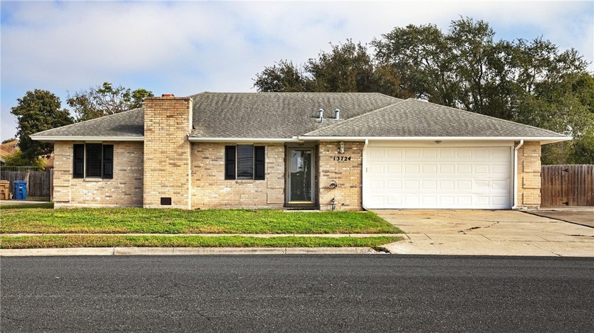 Lovely four-sided brick home situated on a roomy lot in the - Beach Home for sale in Corpus Christi, Texas on Beachhouse.com