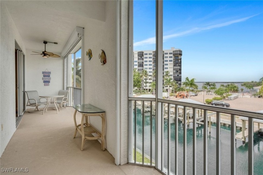 Weekly rentals allowed!  Fully renovated 2 bed/2 bath condo in - Beach Condo for sale in Fort Myers Beach, Florida on Beachhouse.com