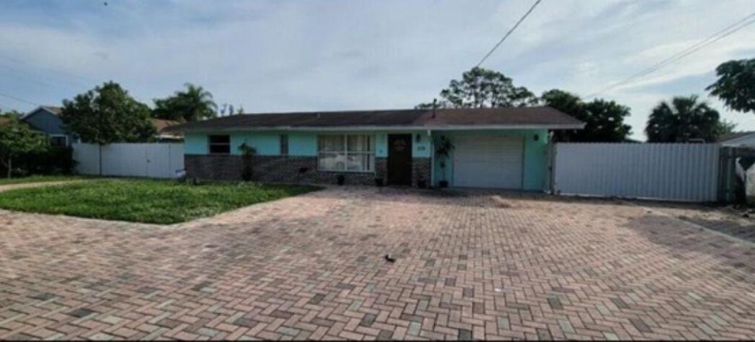 Great remodel house, great opportunity for investors or some one - Beach Home for sale in West Palm Beach, Florida on Beachhouse.com