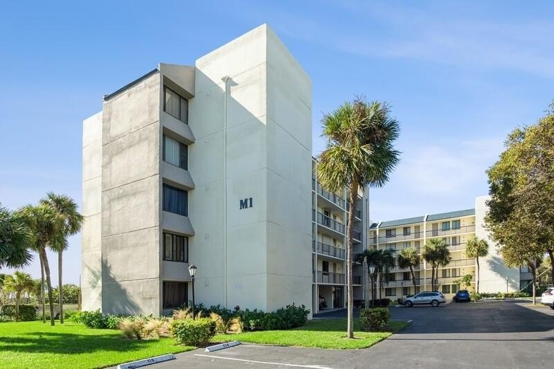 Enjoy coastal living at the desirable Jupiter Ocean & Racquet - Beach Condo for sale in Jupiter, Florida on Beachhouse.com