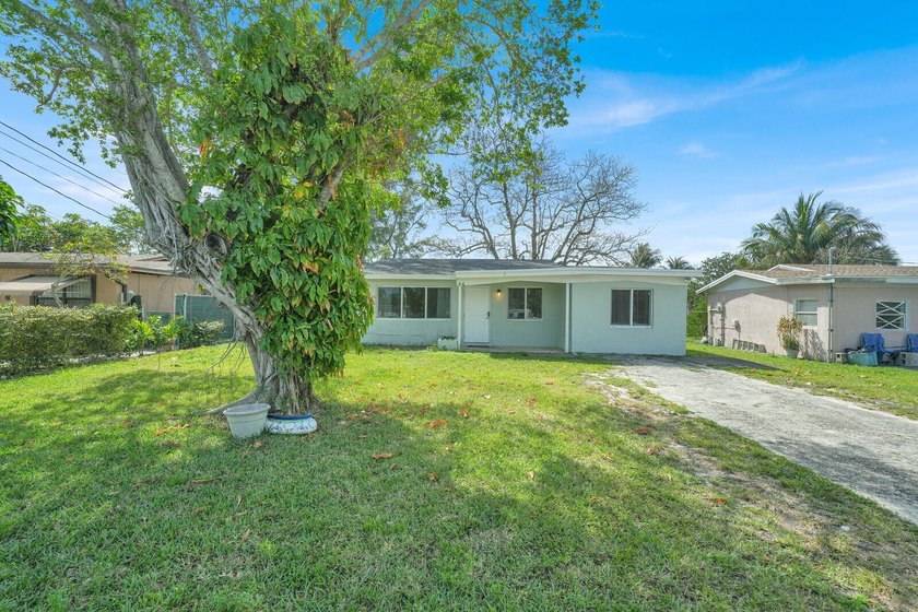 3-bedroom, 1-bath single family home on the water in Deerfield - Beach Home for sale in Deerfield Beach, Florida on Beachhouse.com