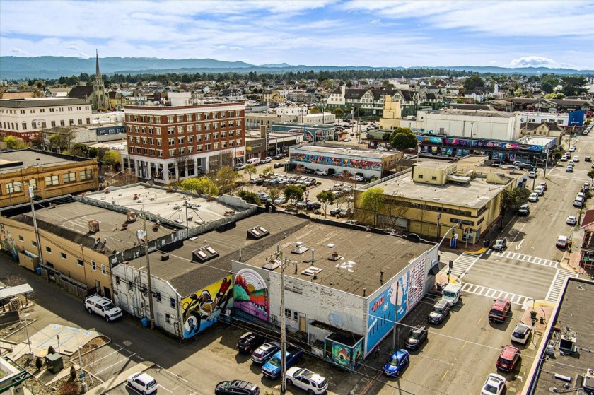 UNBEATABLE EXPOSURE ON HWY 101--INCOME, LOCATION, POTENTIAL! - Beach Commercial for sale in Eureka, California on Beachhouse.com
