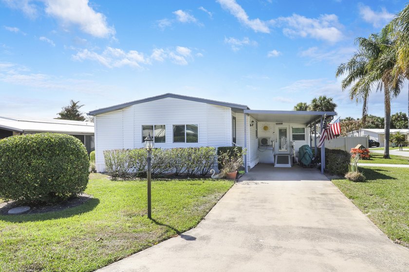 Oversized corner lot 2BR/2BA in the Cambridge section of - Beach Home for sale in Hobe Sound, Florida on Beachhouse.com