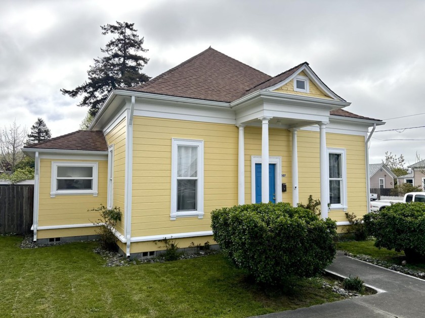 This home has had many upgrades over the years. Exterior and - Beach Home for sale in Fortuna, California on Beachhouse.com