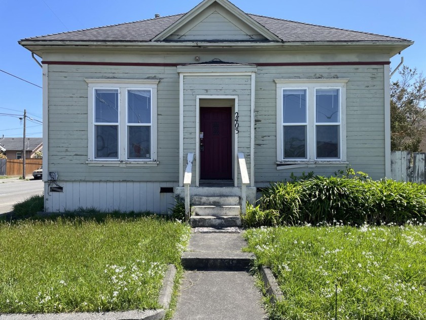 Open House Sunday May 18th 1-3pm. Zoned Multifamily.  Detached - Beach Home for sale in Eureka, California on Beachhouse.com