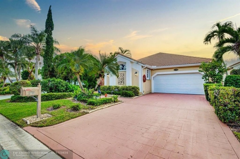 This Eastpoint CC home is CBS BLOCK (not wood frame!) with - Beach Home for sale in Palm Beach Gardens, Florida on Beachhouse.com