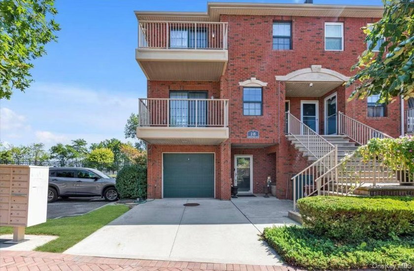 Beautiful and spacious top-floor 3 bedrooms and 2 bathrooms - Beach Condo for sale in College Point, New York on Beachhouse.com