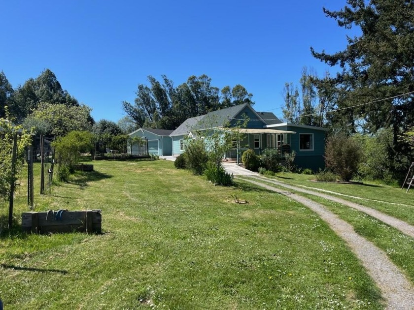 Pride of ownership shines in this charming 2-bed, 1-bath cottage - Beach Home for sale in Blue Lake, California on Beachhouse.com